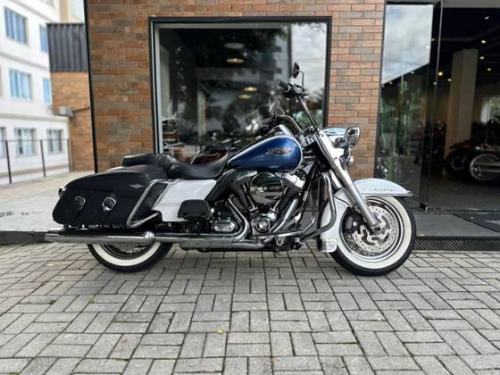 HARLEY-DAVIDSON ROAD KING CLASSIC 